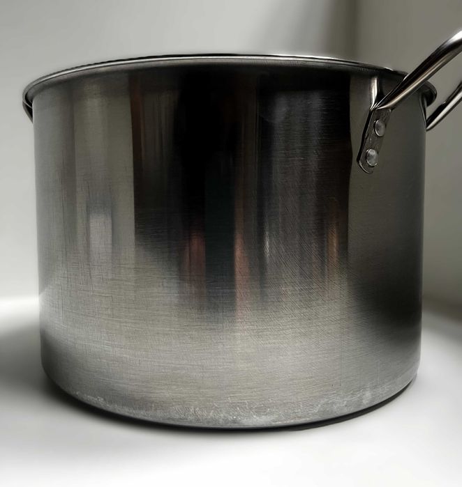 Garnek stalowy duży z pokrywą 10L