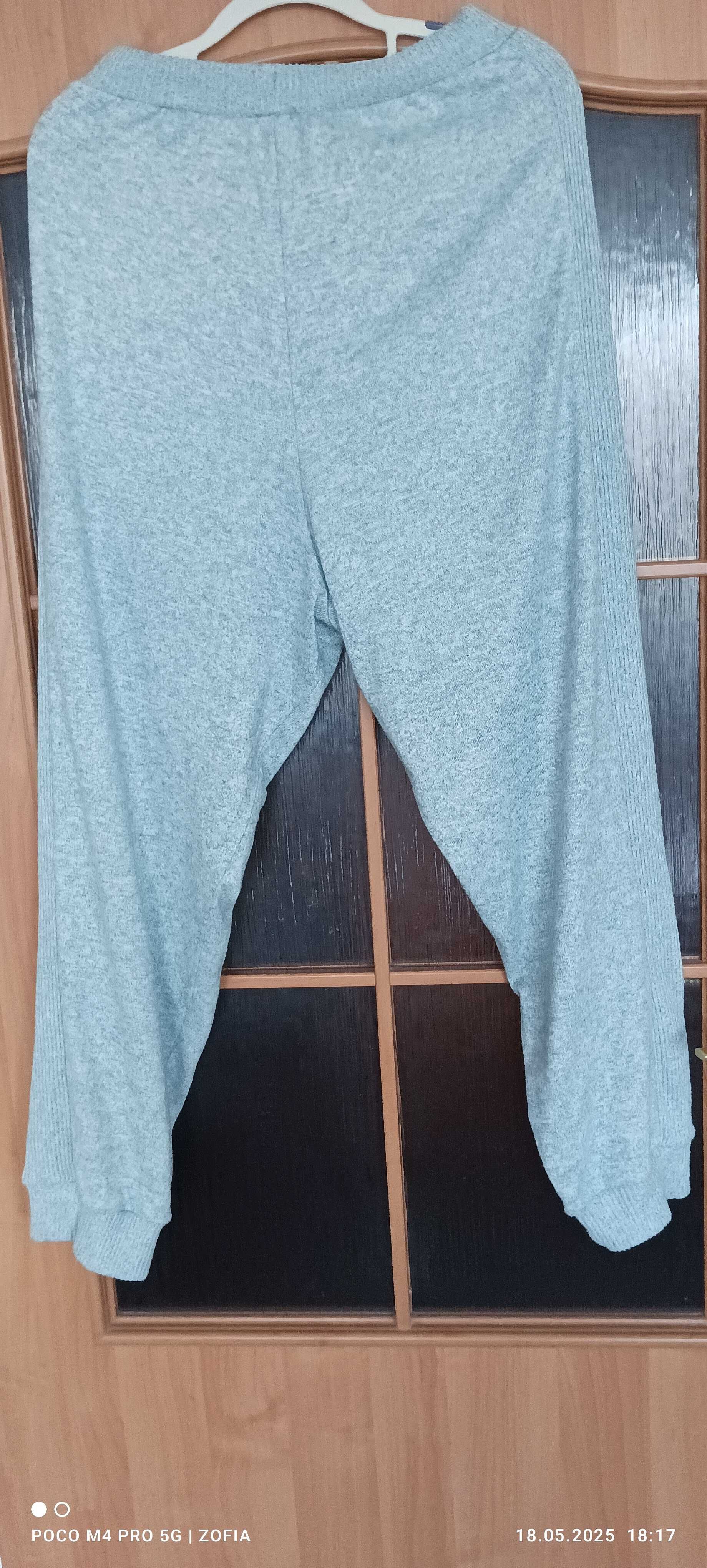 Dresy  damskie  - bluza i spodnie