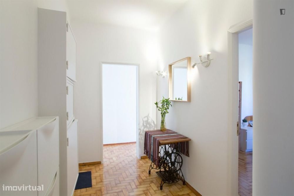 Quarto - localizado em Picoas Lisbon