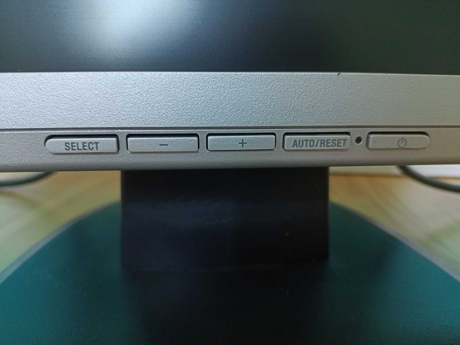 Monitor AccuSync LCD 93V