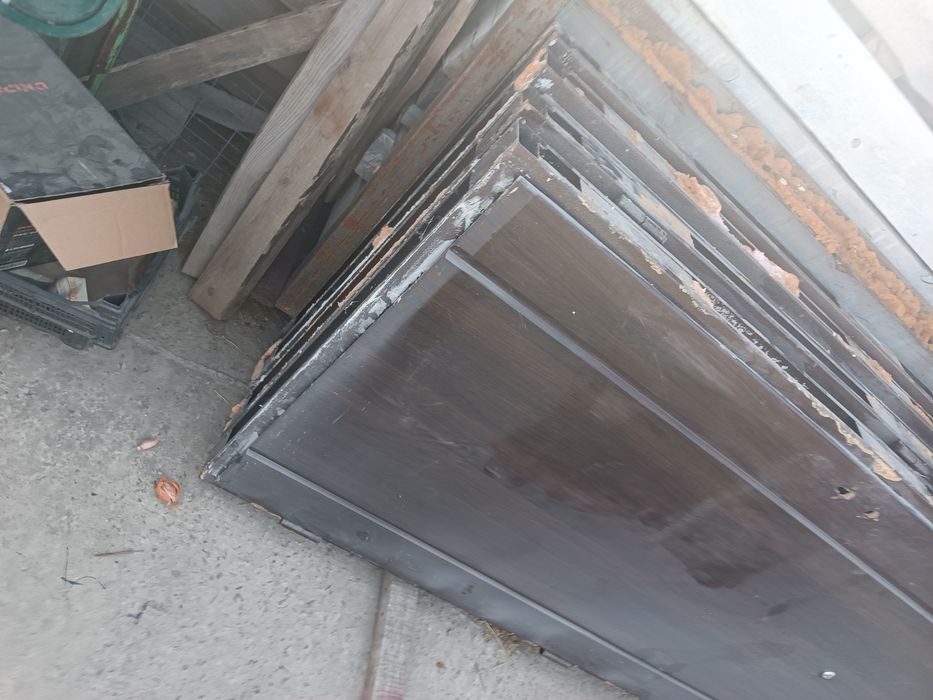 Продам вхідні металеві двері