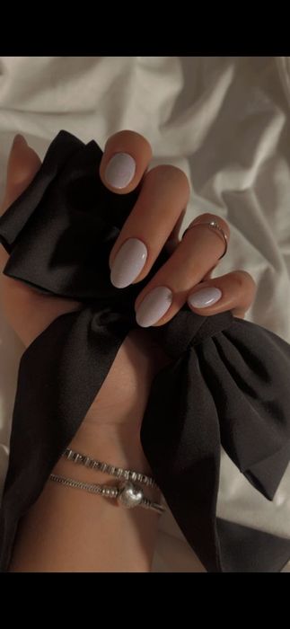 • Manicure hybrydowy • Przedłużenie paznokcii • Henna brwi I rzęsy •