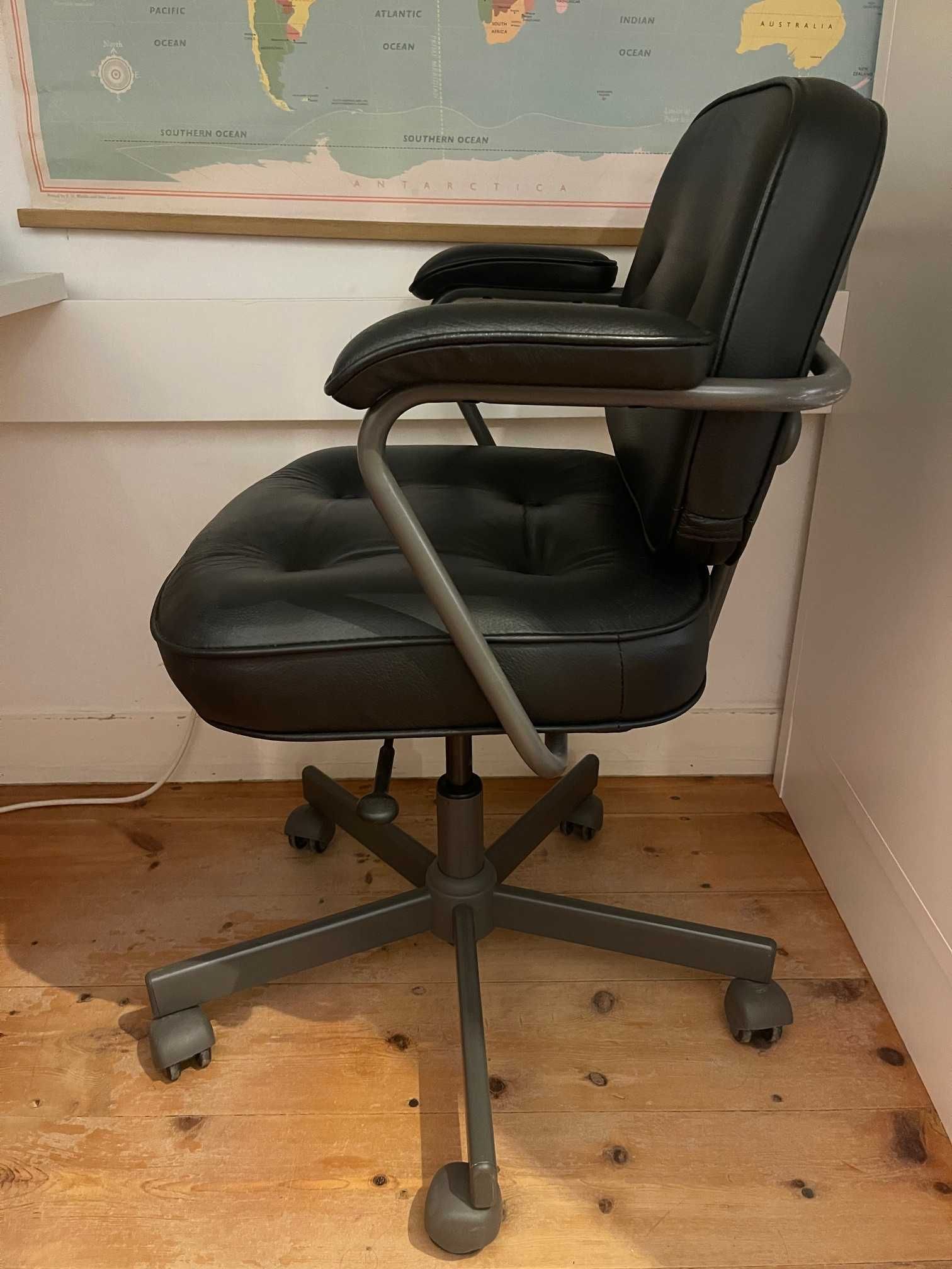 Cadeira Escritorio giratória Ikea modelo ALEFJÄLL preto