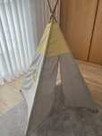 Tenda ikea bege e amarela