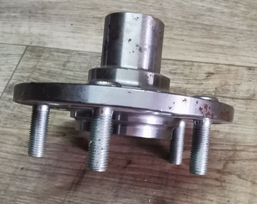 продам задняя ступица Tucson 2005г