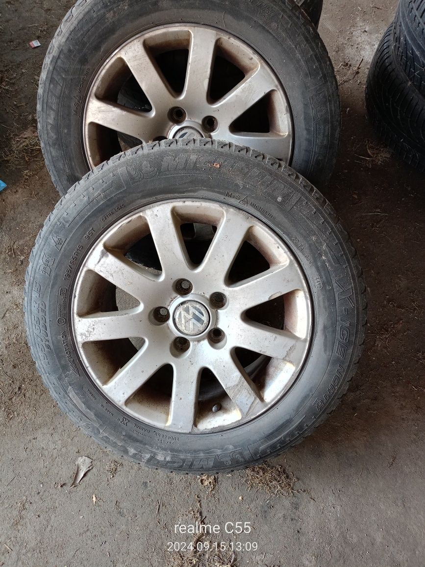 Alufelgi Passat plus cztery opony letnie
