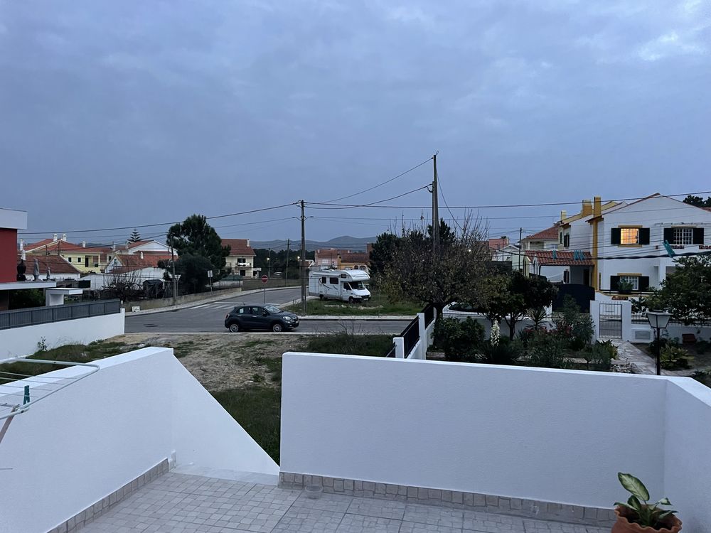 Moradia bi-familiar, T2 e T1+1 Vista Serra Arràbida, jardim 500m²