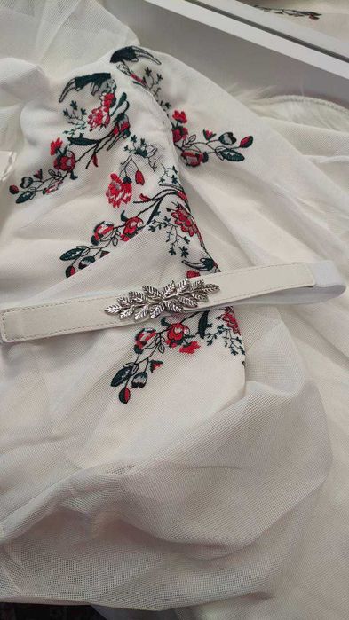 Жіноча біла сукня з вишивкою. Біле плаття з вишивкою. Біла сукня