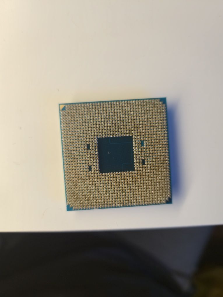 Procesor AMD Ryzen 3 PRO 2200G