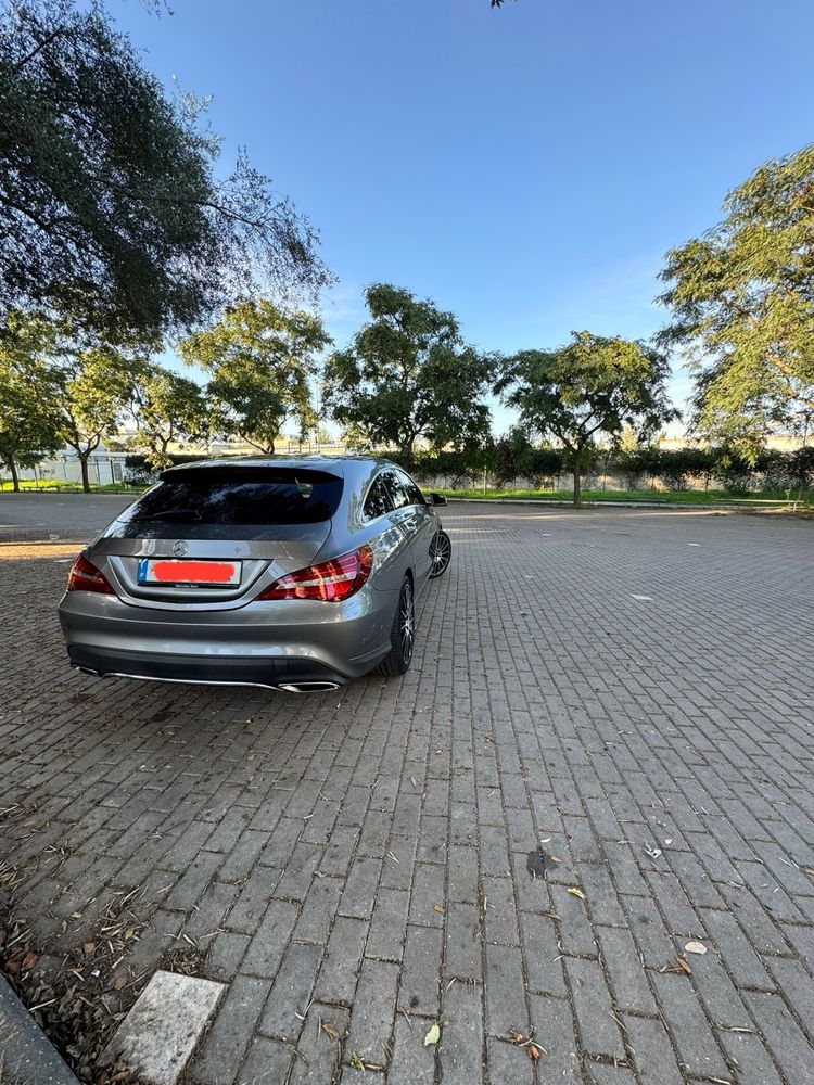 Carrinha Mercedes 220 CLA