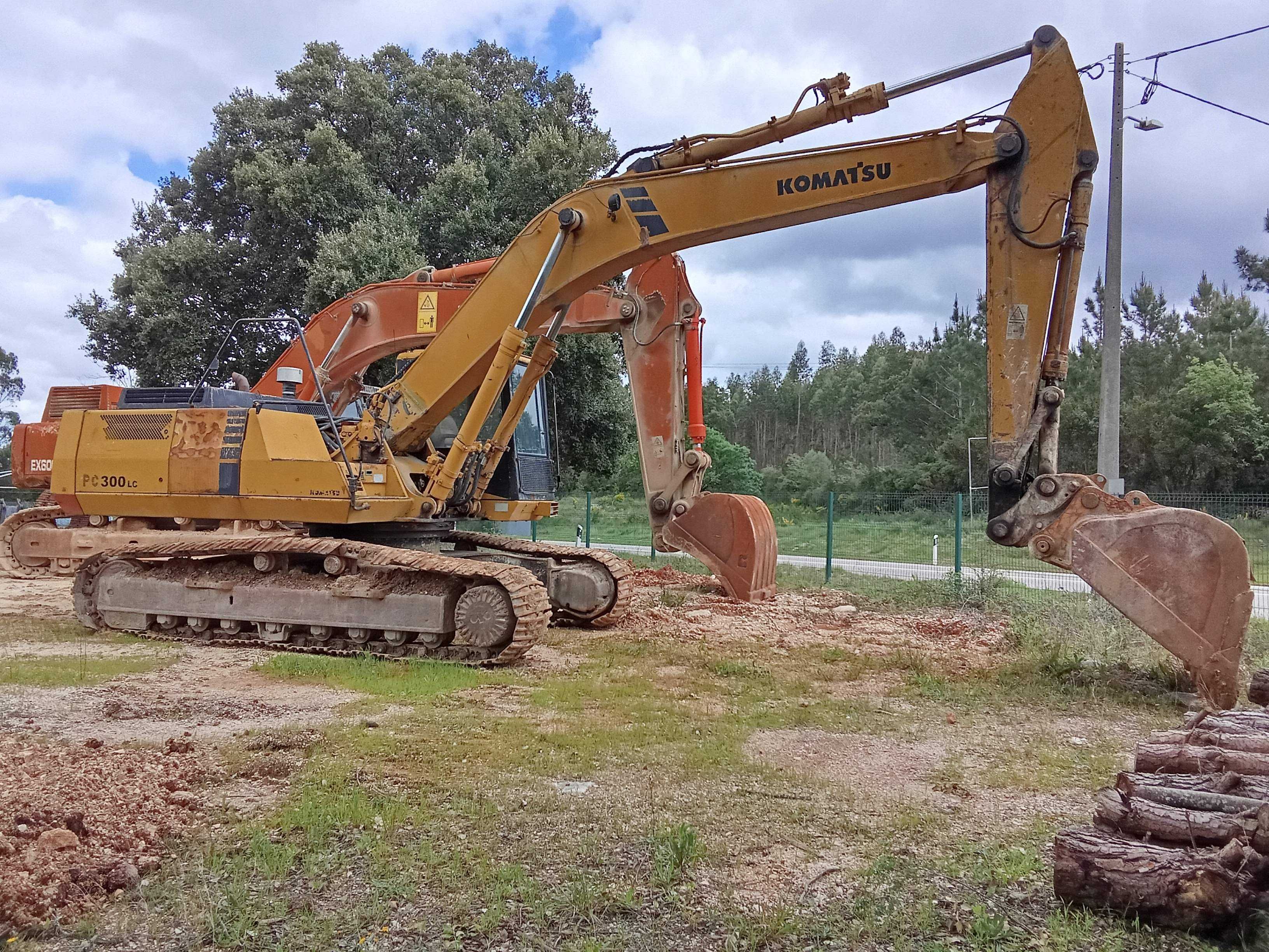 Escavadora de Rastos Giratoria Komatsu PC300LC-5