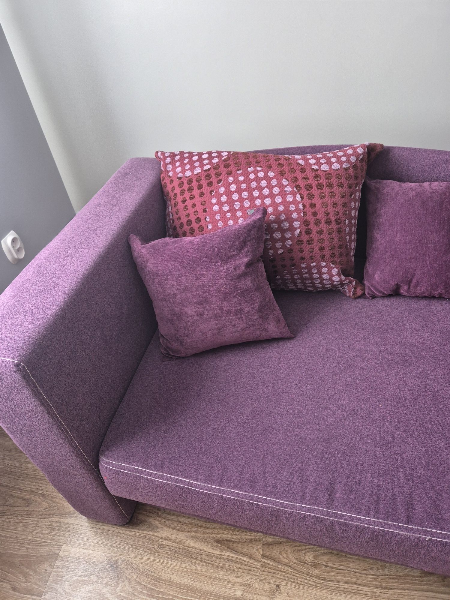 Sofa rozkladana fioletowa