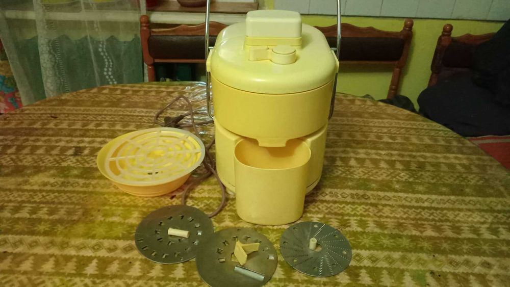 соковыжималка Россинка,производство ссср новая.
