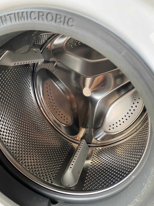 Máquina de Lavar Roupa Hotpoint/Whirlpool (8kg / 1400rpm)