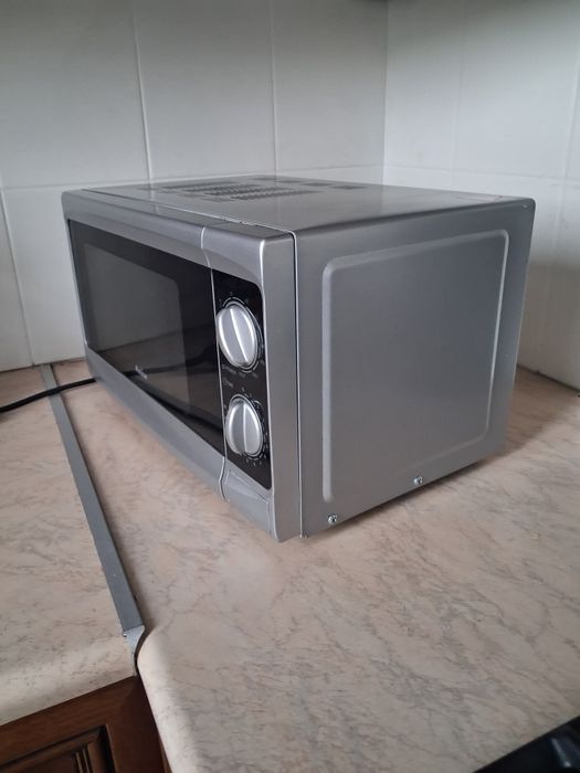 Mikrofalówka Amica mało używaną szara czarna szkło rozmrażanie sprawna