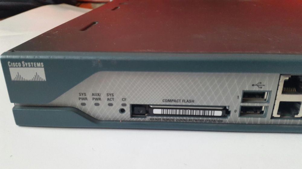 Маршрутизатор Cisco 2811 c модулем vi2-2fxo