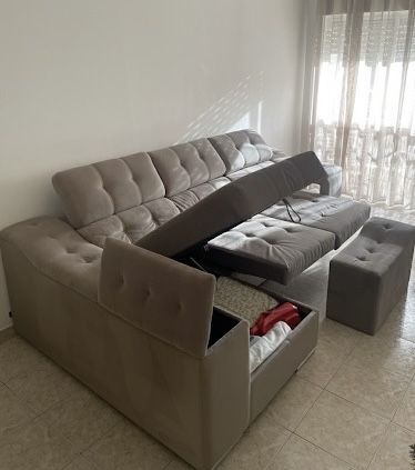 Sofa chaise longue com arrumacao