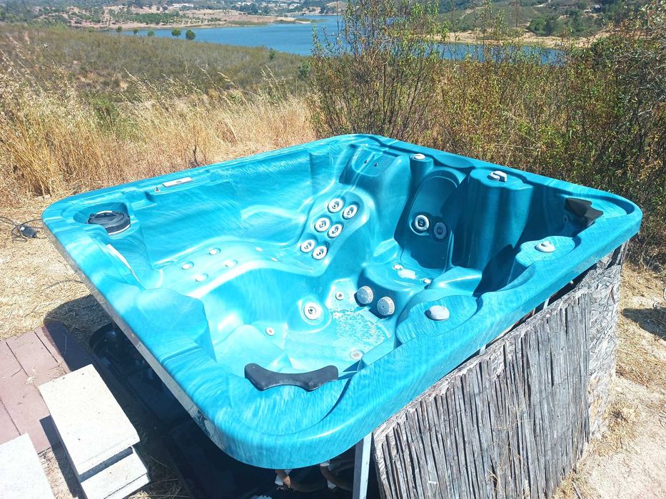 Jacuzzi / Spa usado 210x200x80cm sem painéis