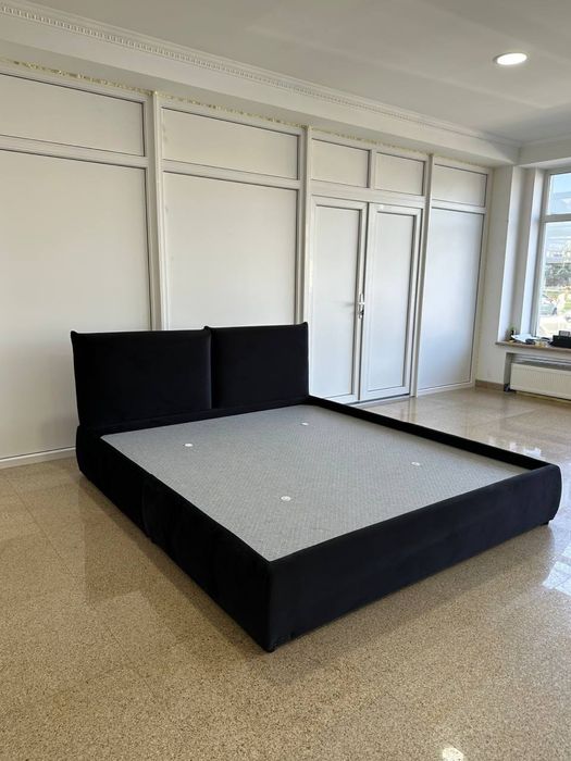 Продам двохспальне ліжко під матрац розміром 1800*200