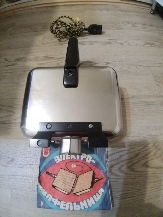 Електровафельниця  ласунка  срср