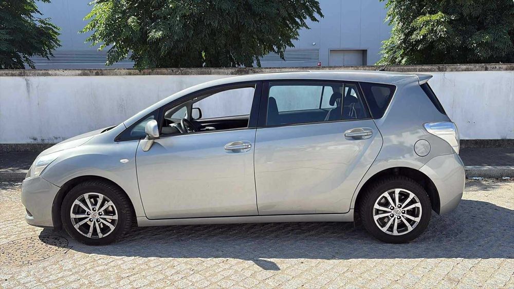 Toyota Verso 2.0 D-4D 7 lugares