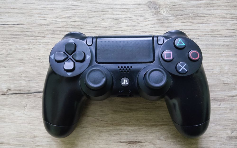 Продам PlayStation 4