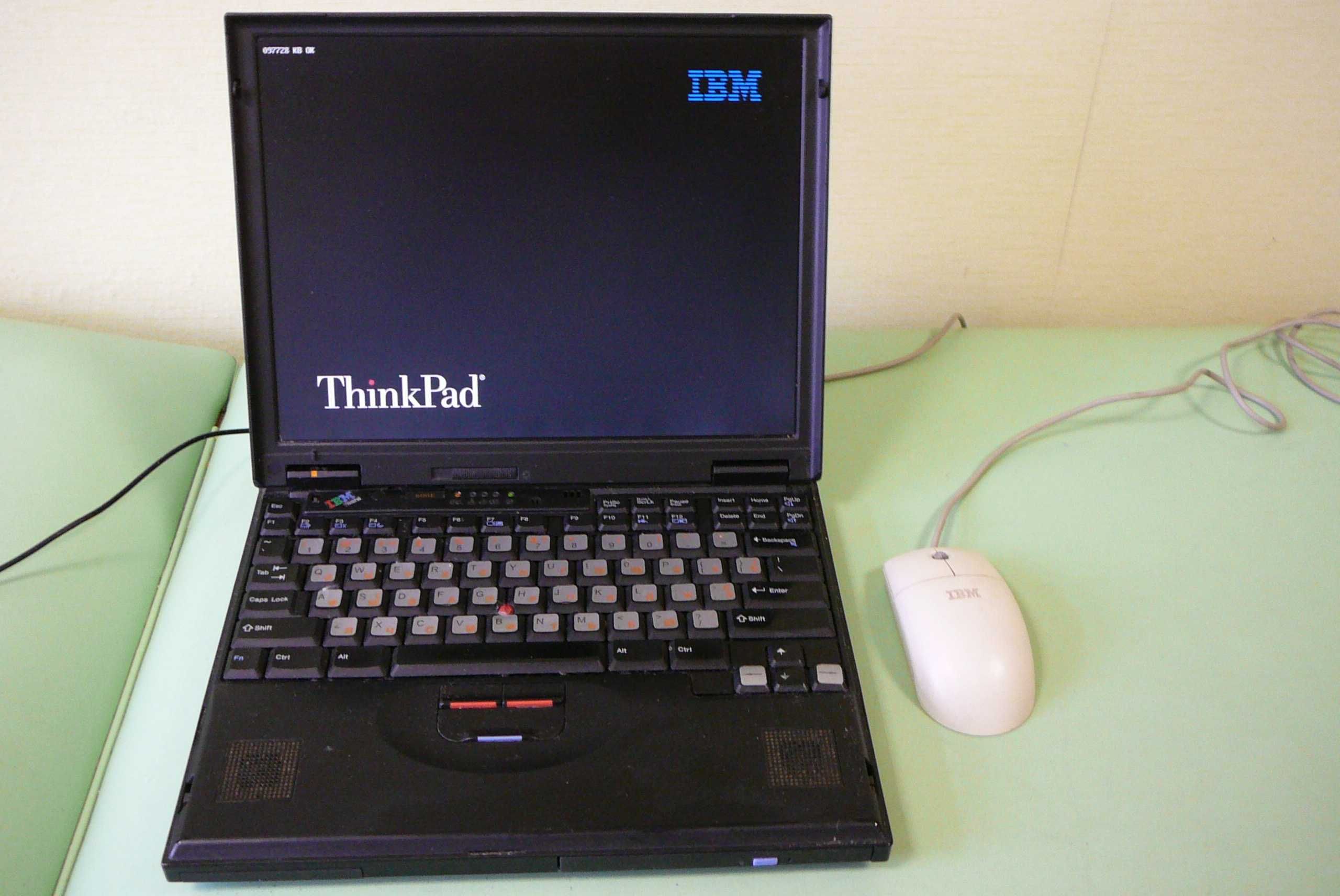 Колекционний ноутбук IBM ThinkPad Type 2645 1998 року в робочому стані