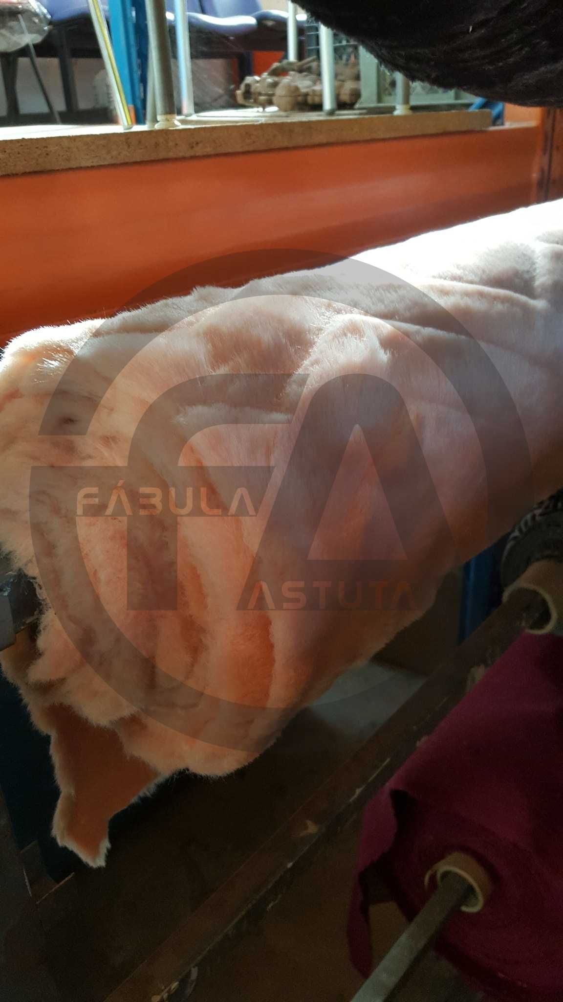 Tecido de lã, napa e pelo artificial
