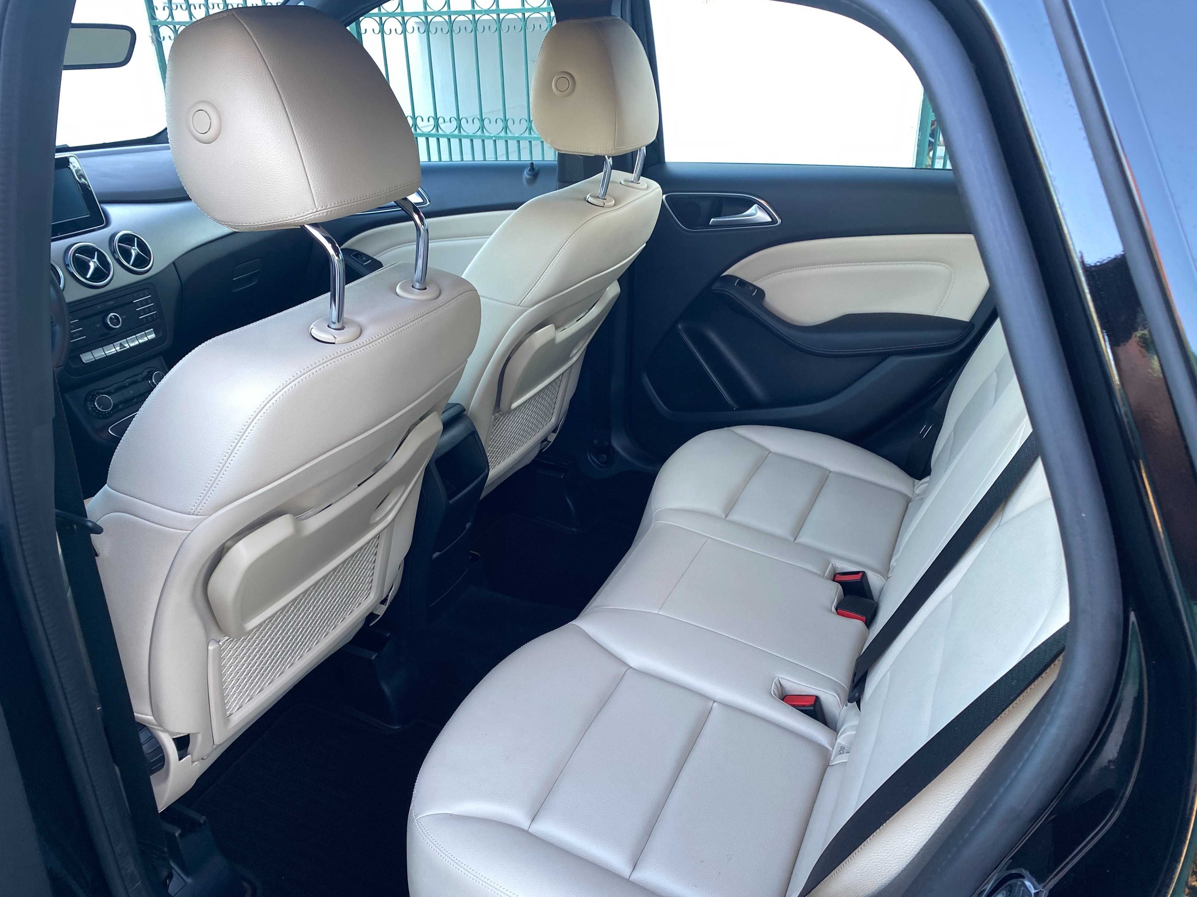 Mercedes B 180d, com 13.230Km