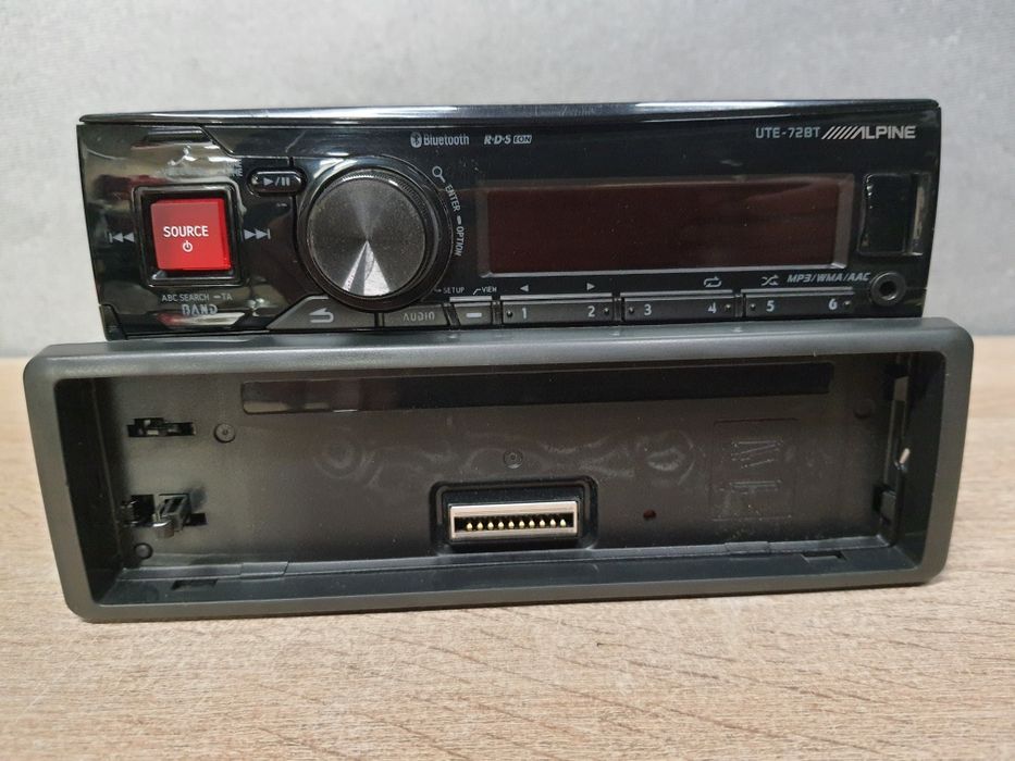 Radio Samochodowe Alpine z USB, AUX, Bluetooth Kolor RCA sub UTE-72BT