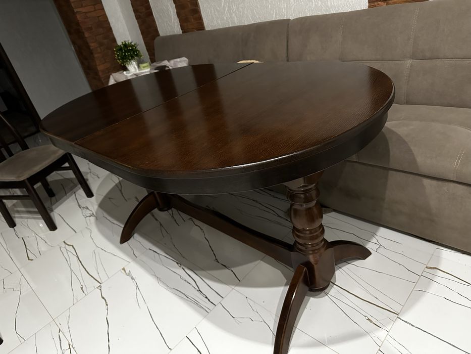 Стіл та 4 стільці