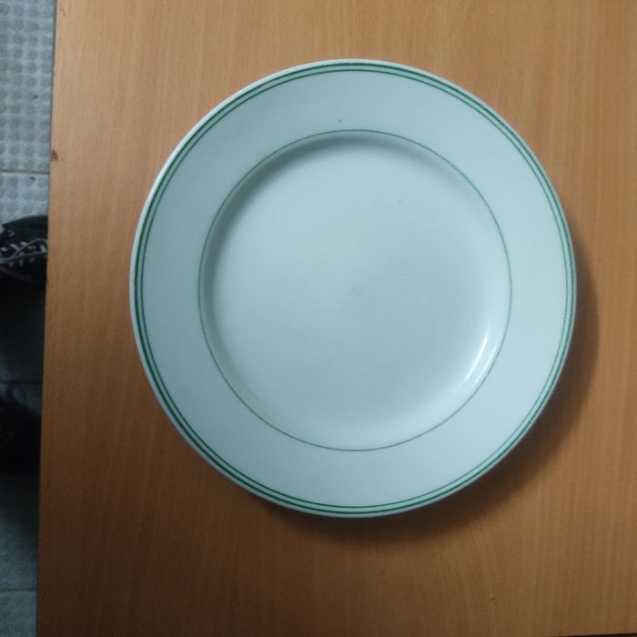 Pratos rasos fundos e travessas