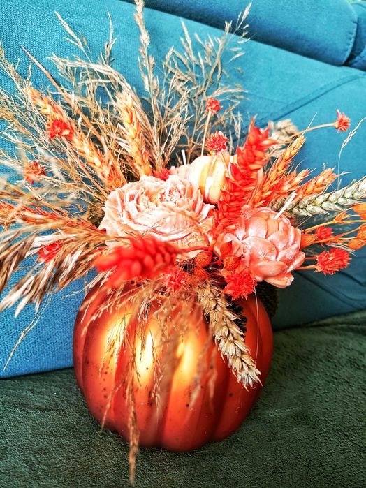 Ogłoszenie sprzedażowe – Jesienna kompozycja handmade w wazonie dyni