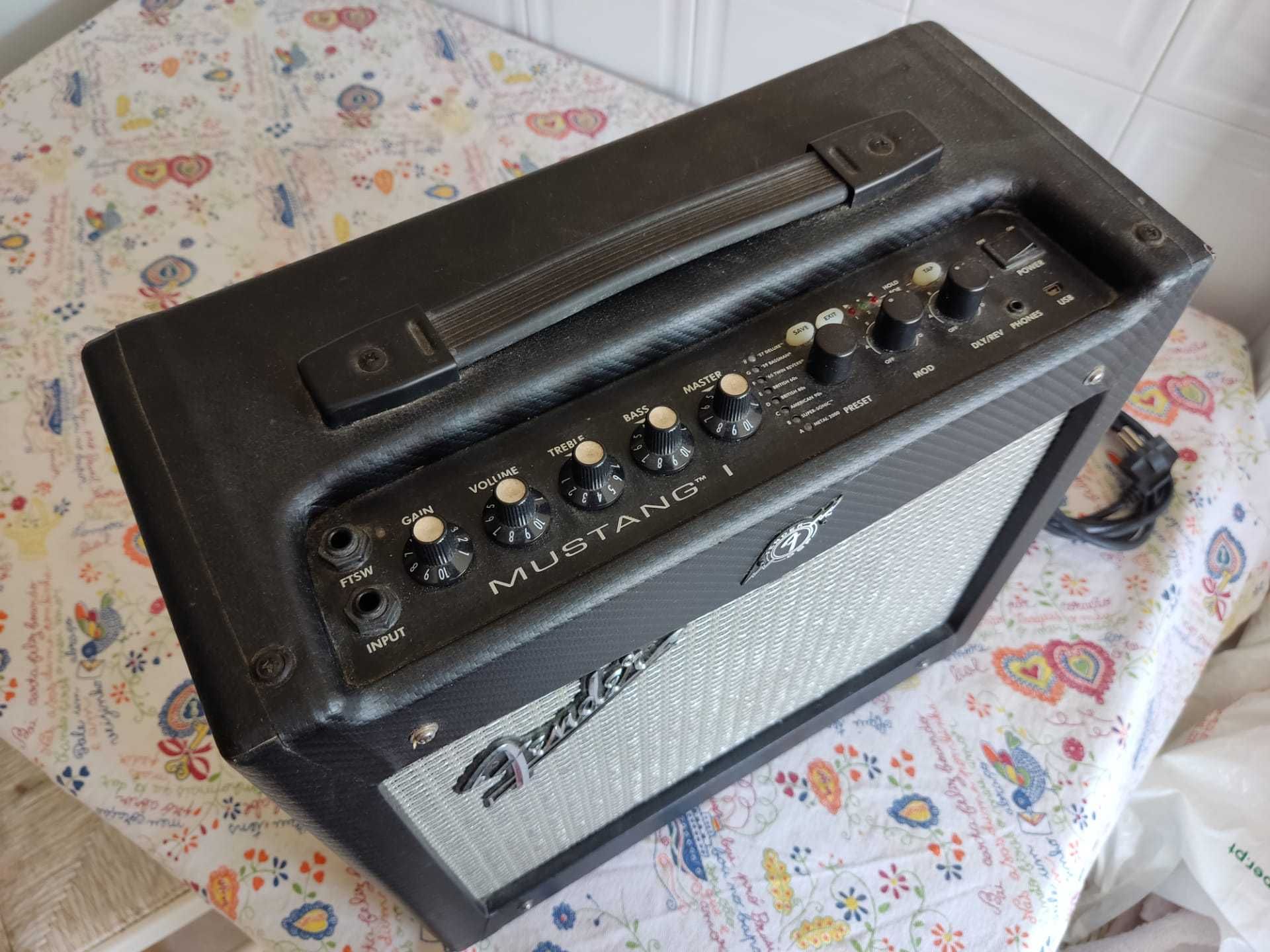 Amplificador de Guitarra - Fender Mustang