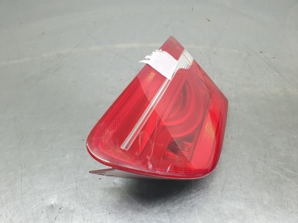 Farolim da mala direito JAGUAR XE (X760)