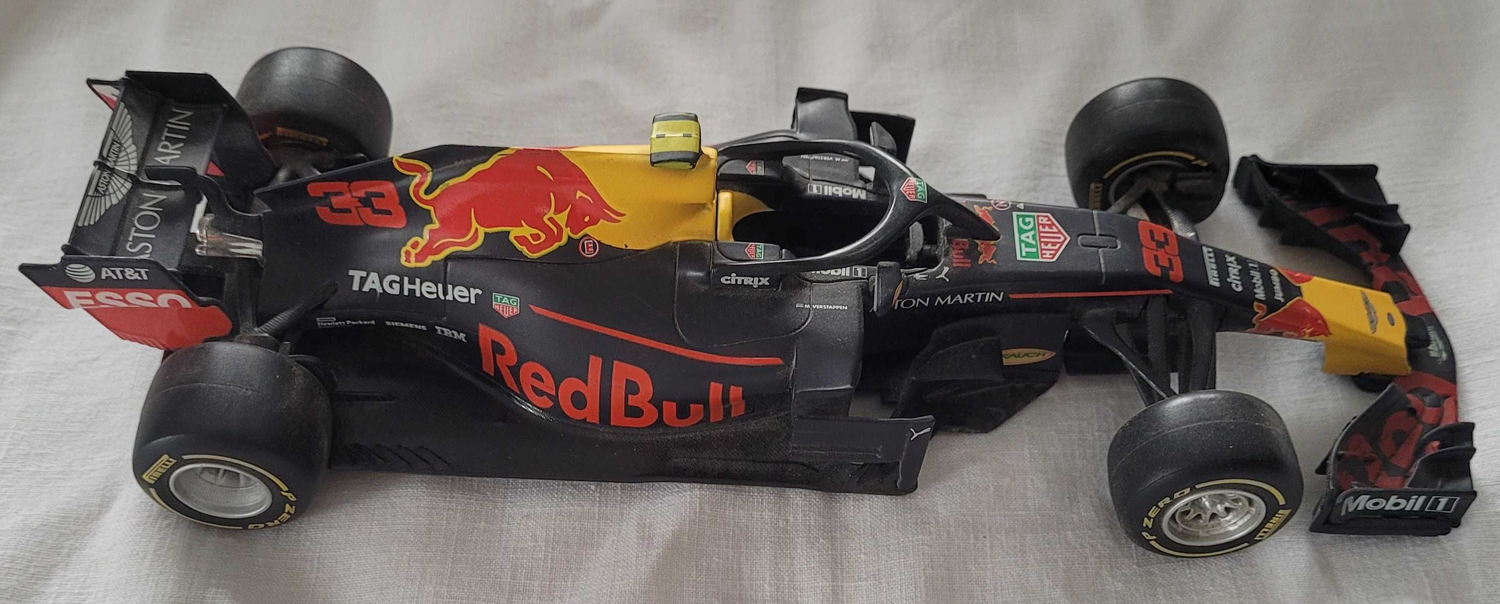 BBurago 1/24 - Red Bull Raicing TAG Heuer RB 14 bolid F1