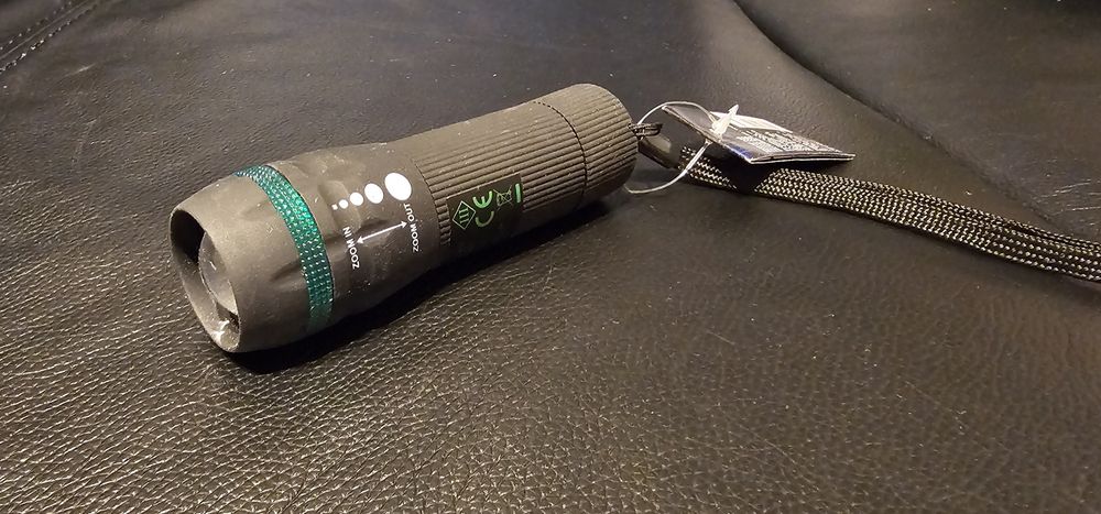Latarka Led z Zoomem.
