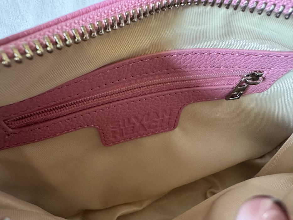 Стильна маленька сумочка.