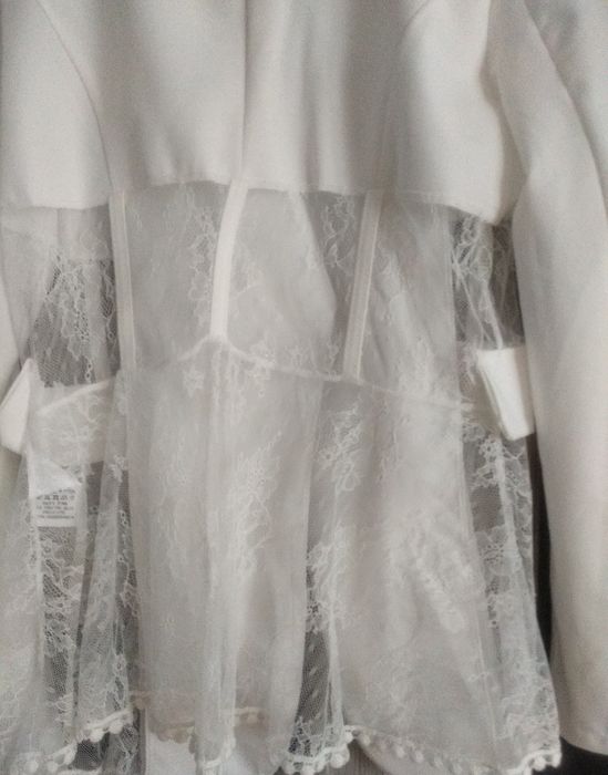 Nowy z metką elegancki garnitur damski z dodatkiem koronki