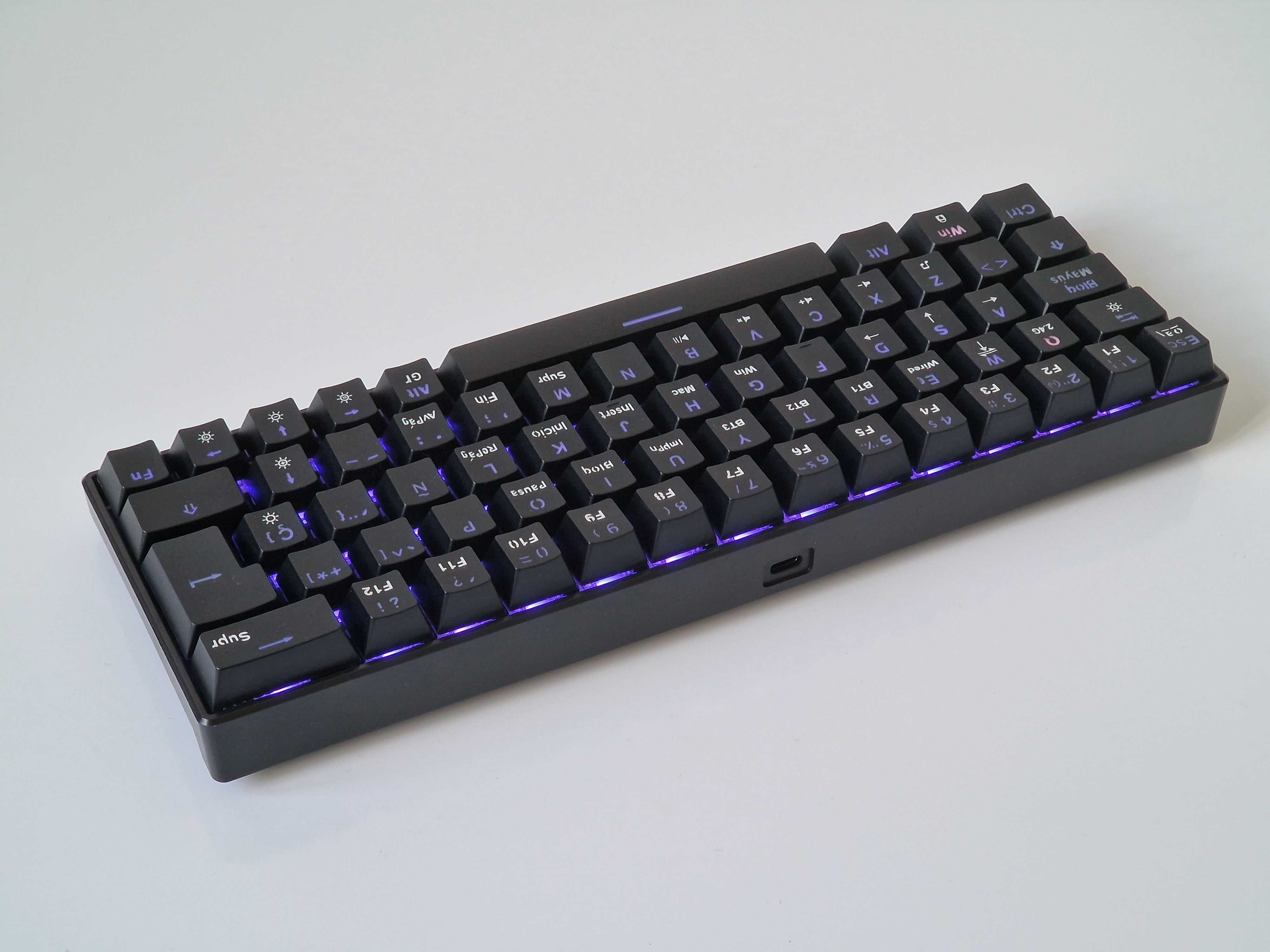 Mechaniczna klawiatura KROM Kyara - RGB