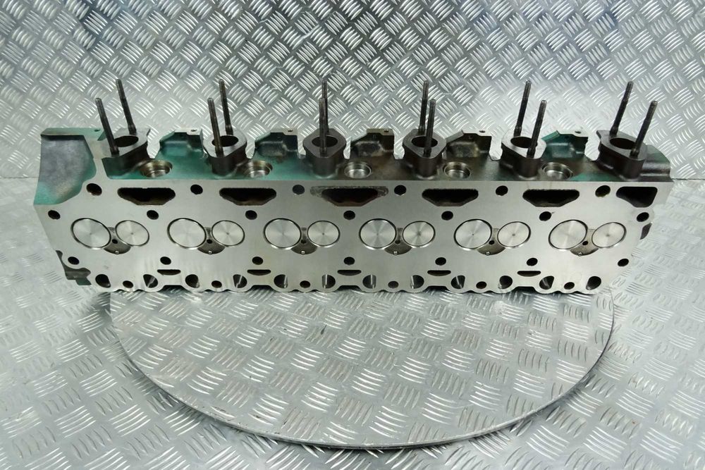 Głowica do silnika Volvo D7D. Cylinder head Volvo