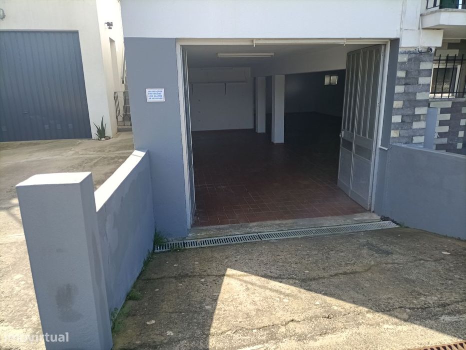 Cave /garagem Ganilhos Aljubarrota, Alcobaça todo remodelado com W C