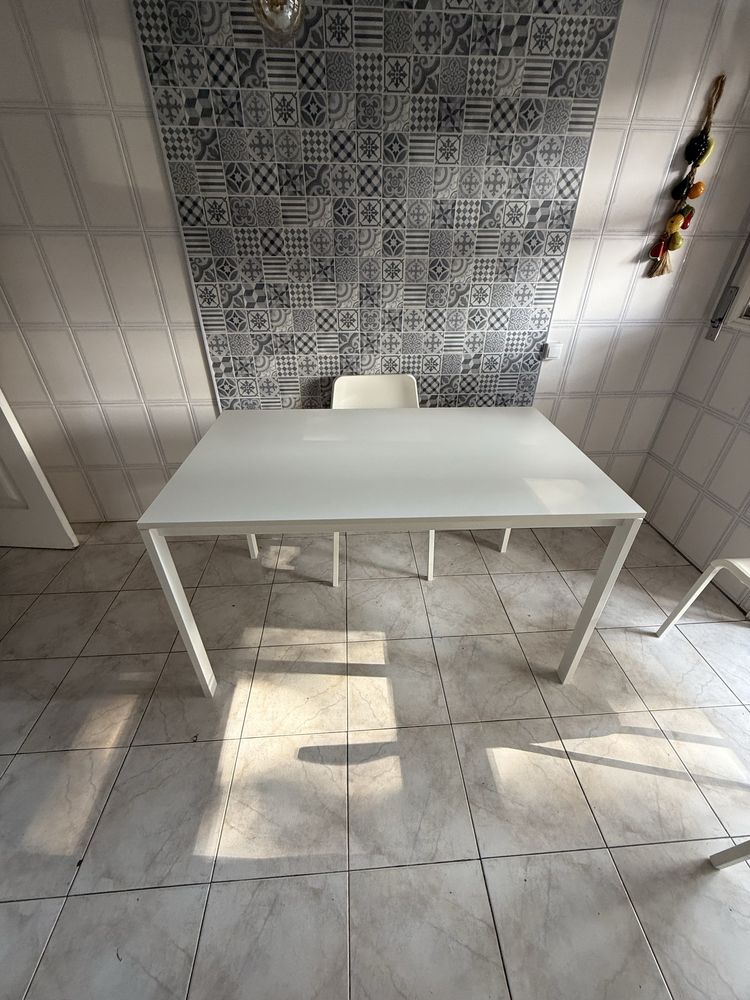 Mesa de refeicão