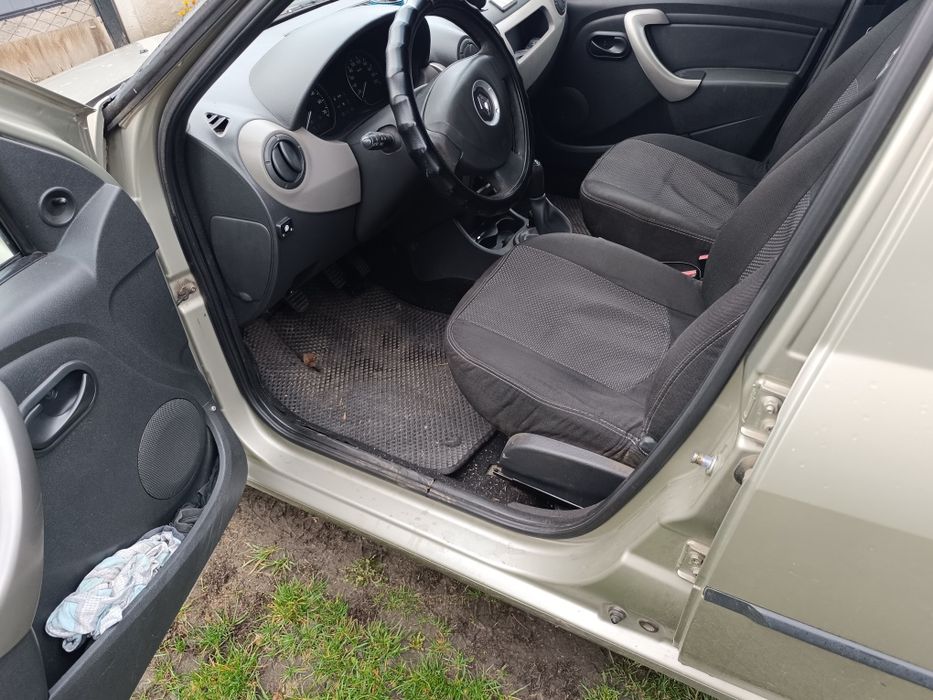 Рено логан 2011р