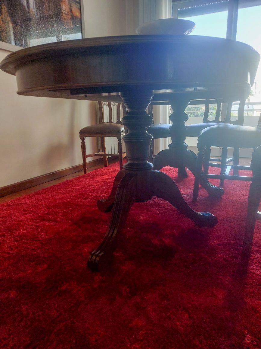 Mesa de Jantar + 8 Cadeiras