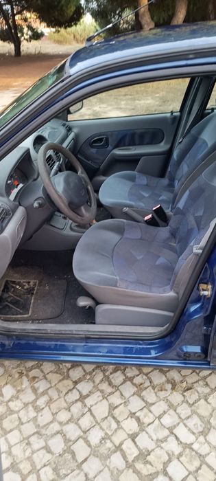Renoult clio  1.2 gasolina  com 1500 klm
