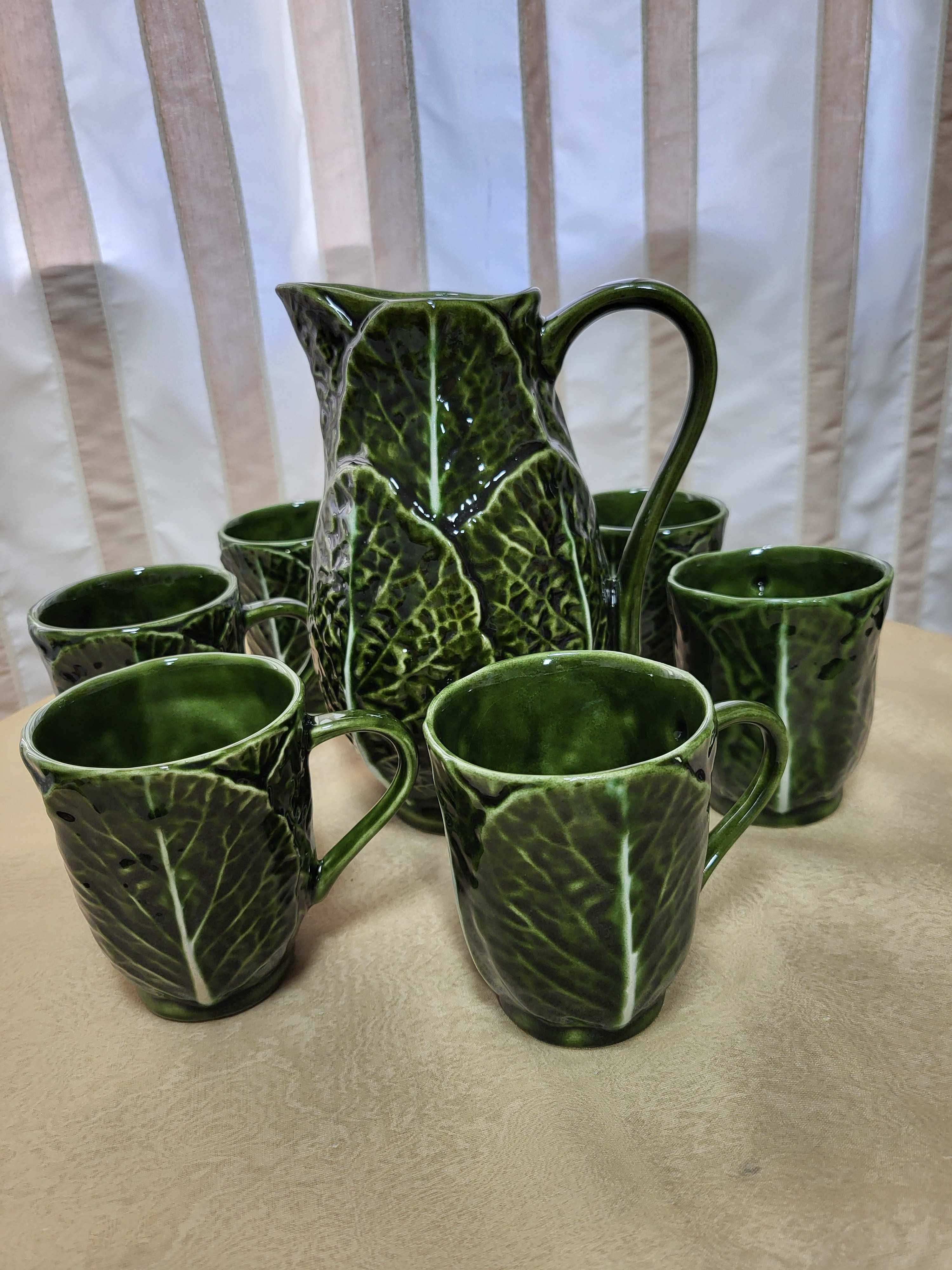 Conjunto jarro e canecas
