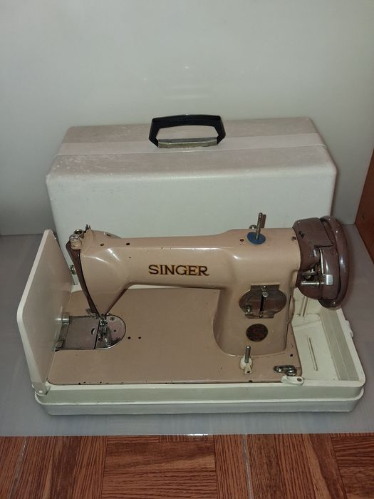 Máquina de Costura Vintage Singer