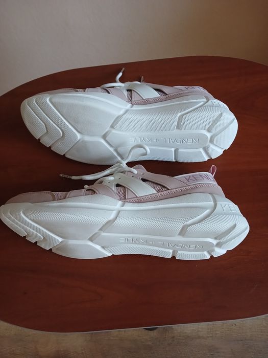 Кроссовки женские Kendall + Kylie р.38 весна - лето.