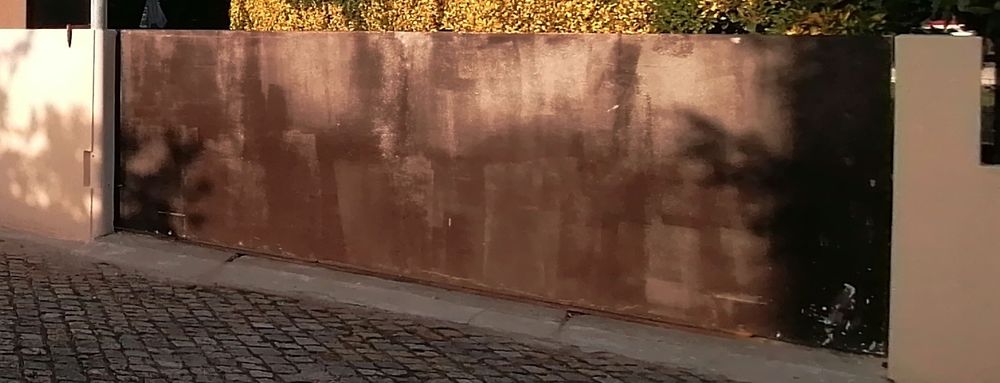 Vendo Portões e gradeamento